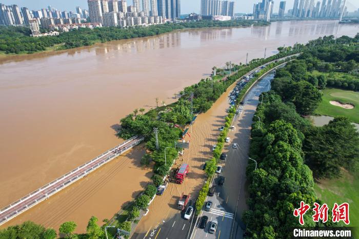 洪峰顺利过境南宁 水库联合调度降低南宁城区洪水水位